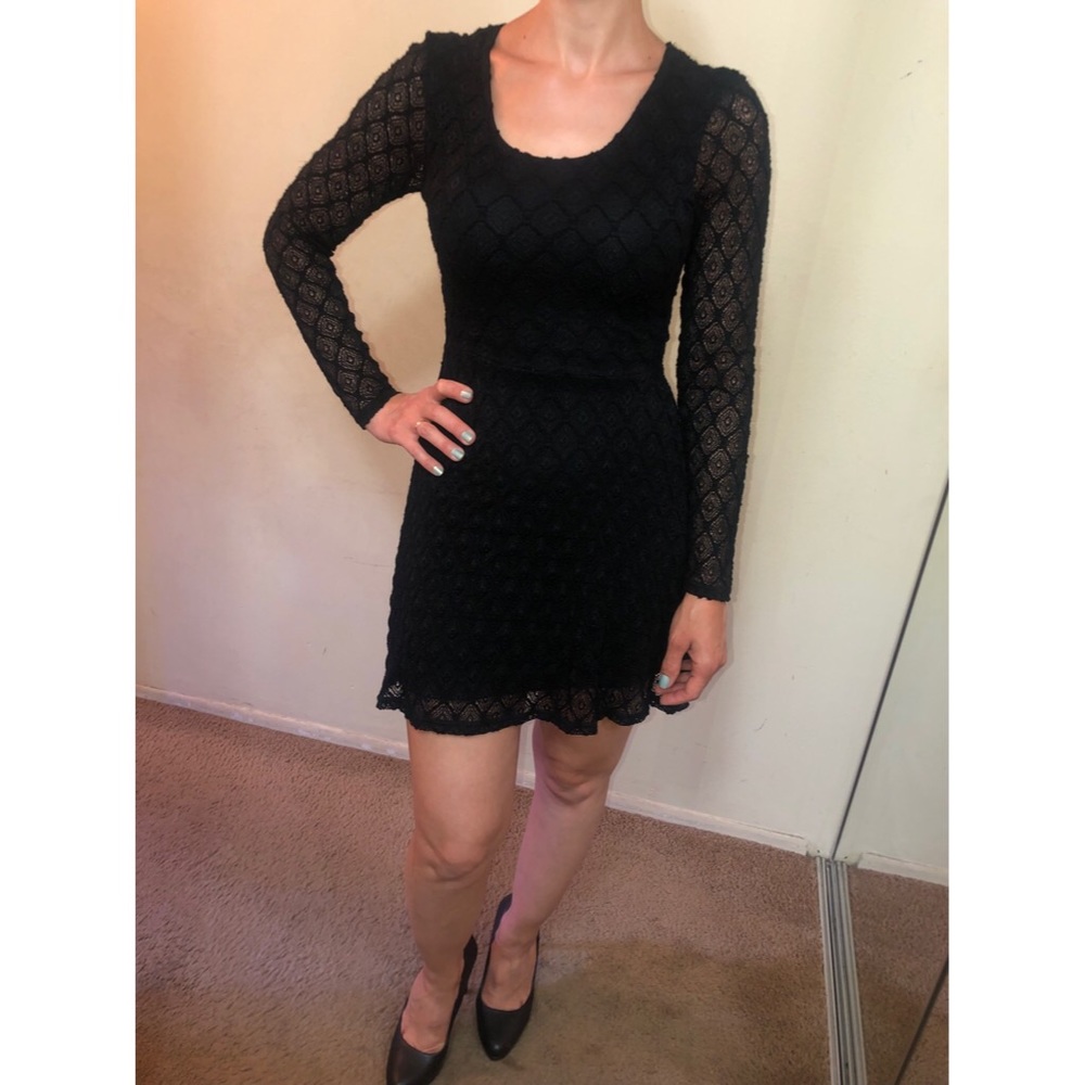 Little black lace dress (WORN ONCE)